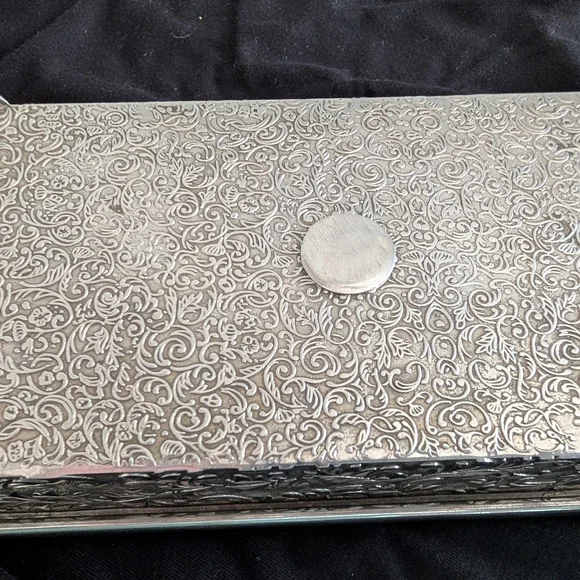 Beautiful Silver Decorative Jewelry/Trinket Box